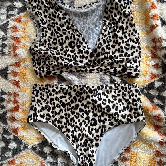 old navy leopard print bathing suit